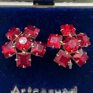 1940s vintage gold tone red glass rhinestones starburst screw back earrings